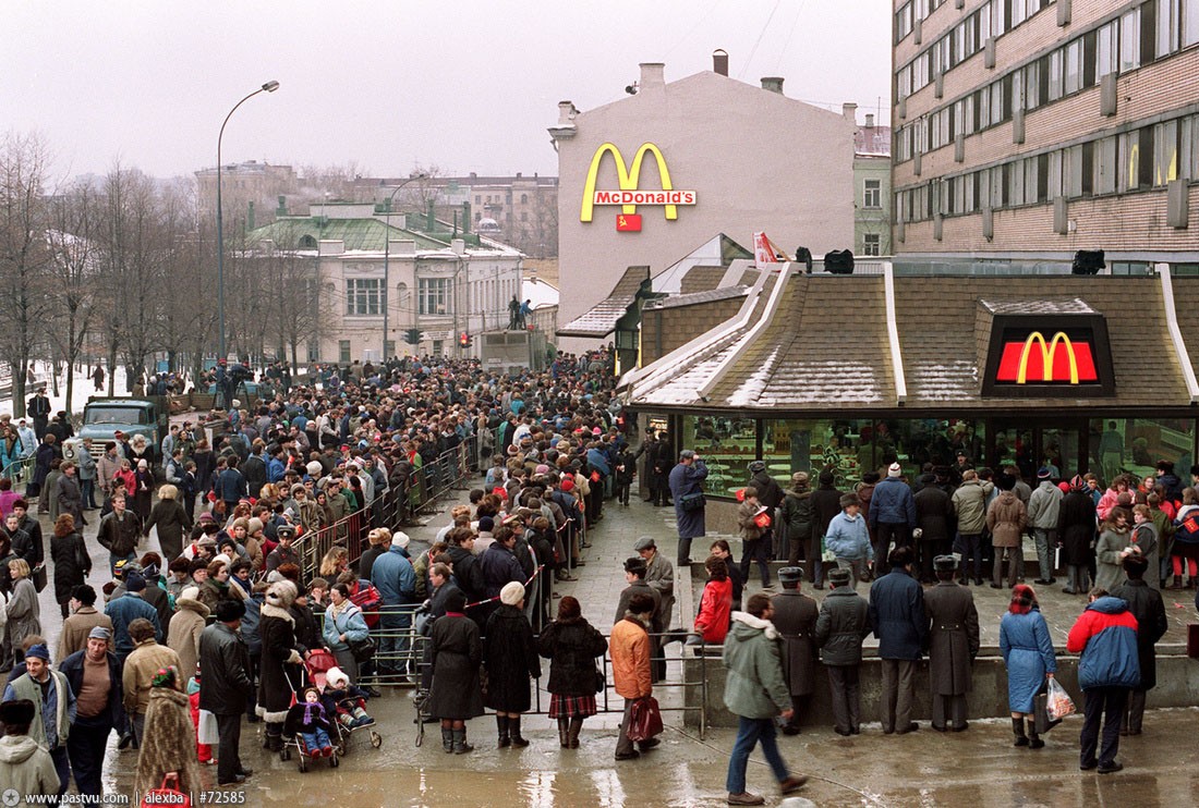 Первый Макдональдс в Советском Союзе.