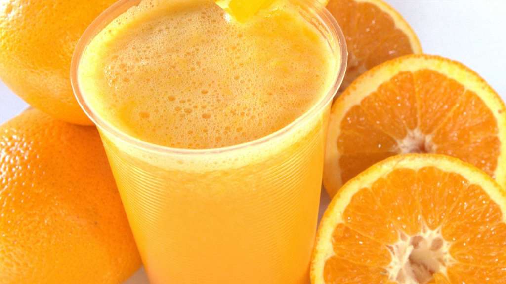 skolko-kalorij-v-apelsinovom-soke-svezhevyzhatom